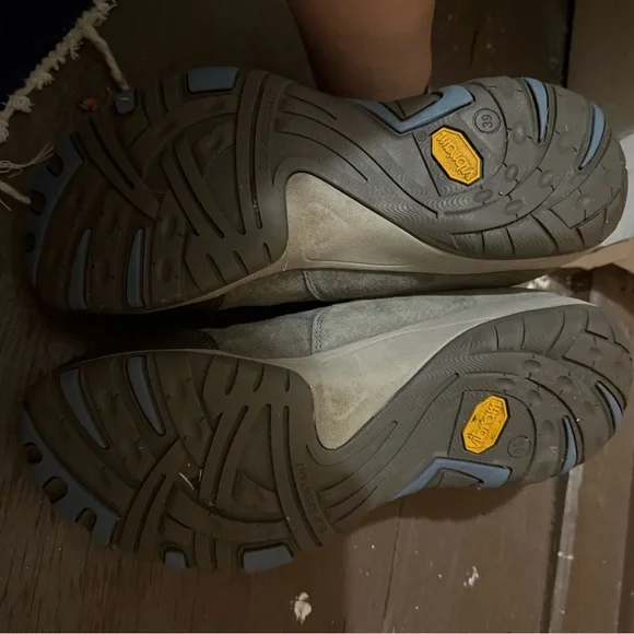 Dansko “paisley” Women's Light Gray Sneakers - Picture 7 of 9